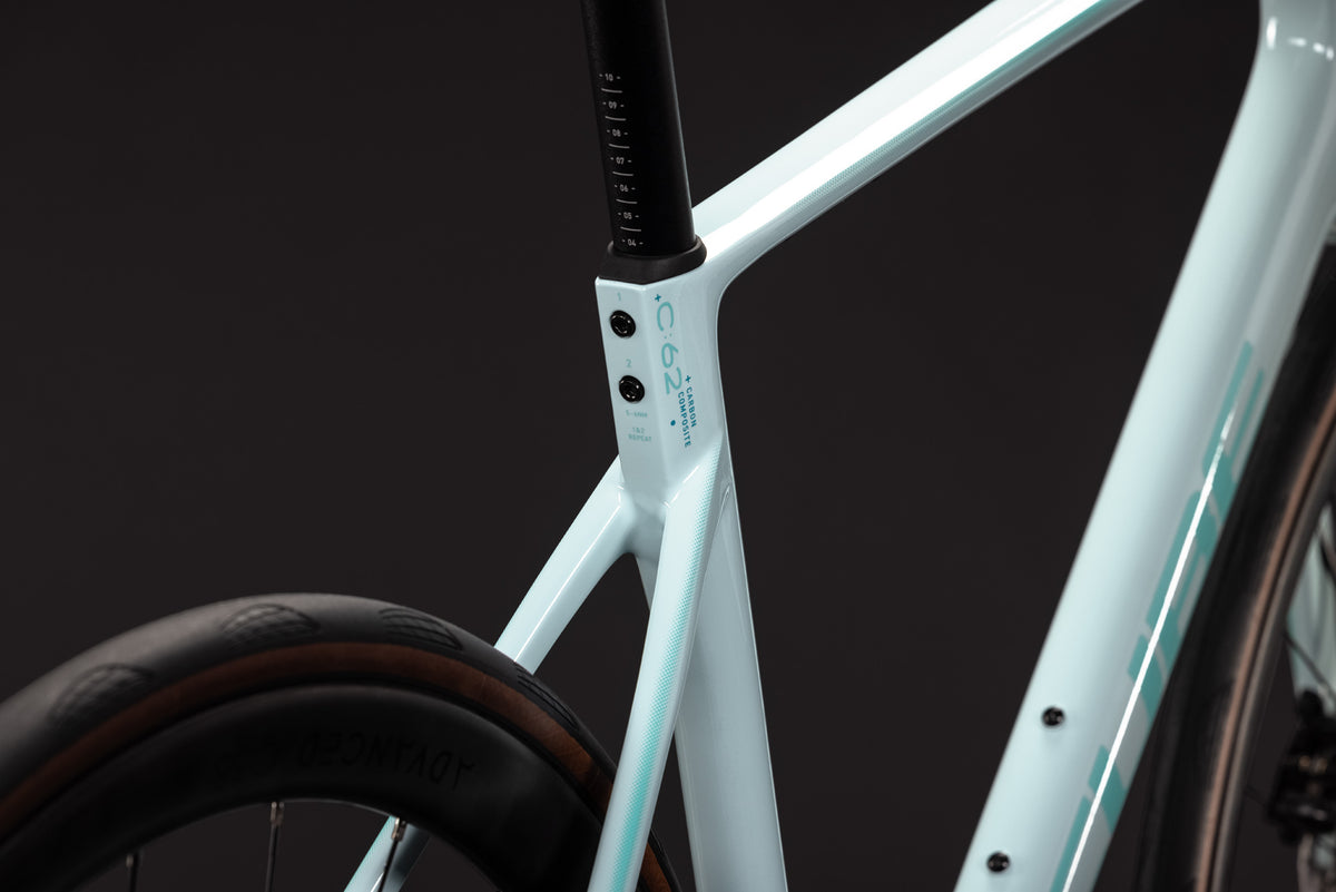 CUBE Attain C:62 Race frostymint n mint