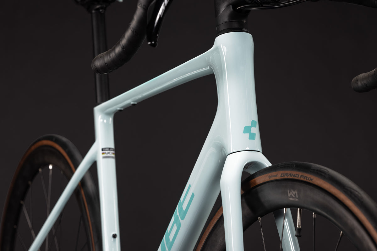 CUBE Attain C:62 Race frostymint n mint