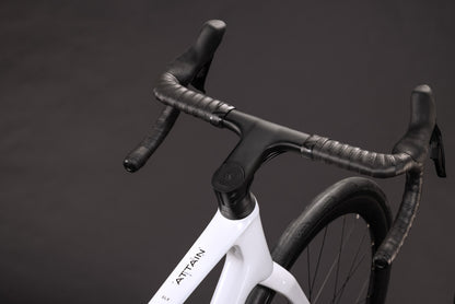 CUBE Attain C:62 SLX metallicwhite n black