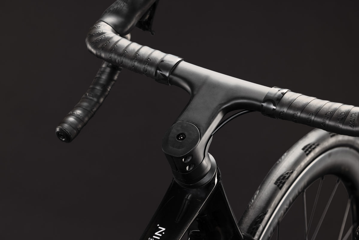 CUBE Attain C:62 SLT carbon n white