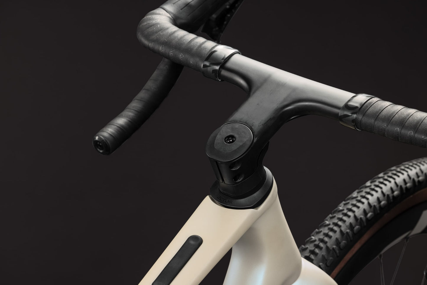 CUBE Nuroad C:62 SLX glintsand n black